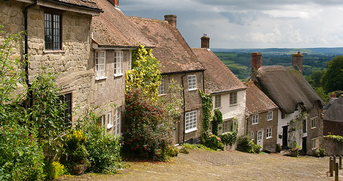 Gold Hill Shaftesbury Dorset England by ian woolcock, Shutterstock
