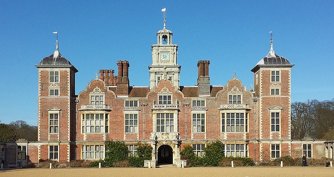 Blickling Hall Norfolk England UK by DeFacto, Wikimedia Commons