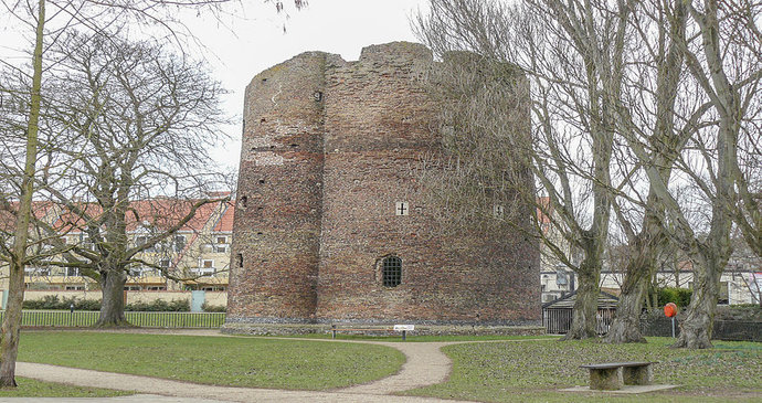 Cow tower, Norwich, Norfolk by Heritage snapper, Wikimedia Commons walking route