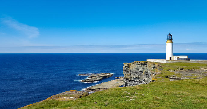Noup Head lighthouse Orkney by Chris Noe, Shutterstock