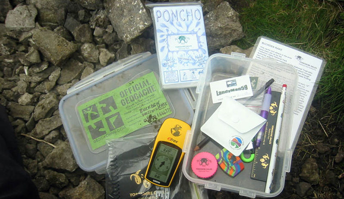 Geocaching by Michalowic, Wikimedia Commons