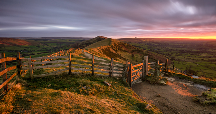 Mam Tor, Small Hills by Daniel Kay, Shutterstock