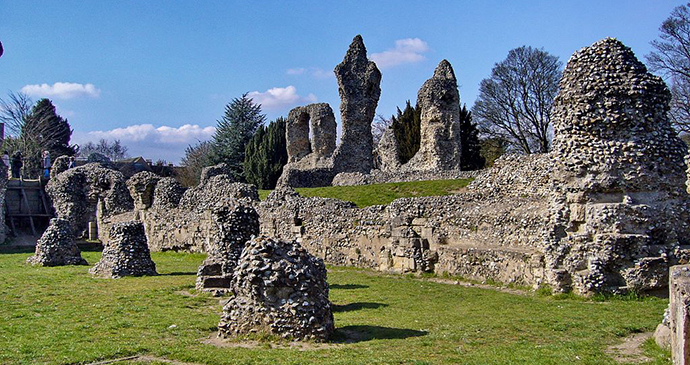 Bury-St-Edmunds-Abbey-Suffolk_Tanya-Dedyukhina_Wikimedia-Commons