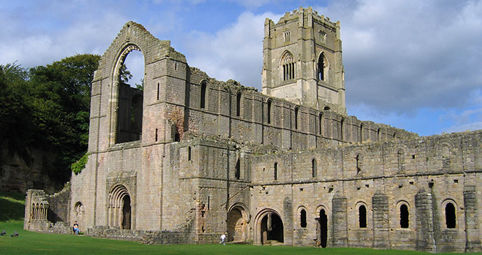 Fountains Abbey Ripon Yorkshire Dales England by Wikimedia Commons