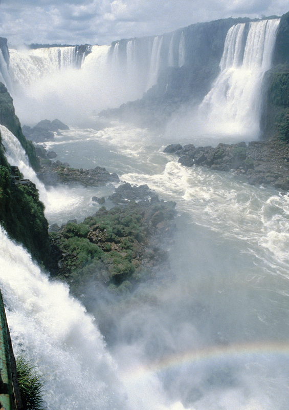 Iguazú Falls, Argentina by Reinhard Jahn, Wikipedia