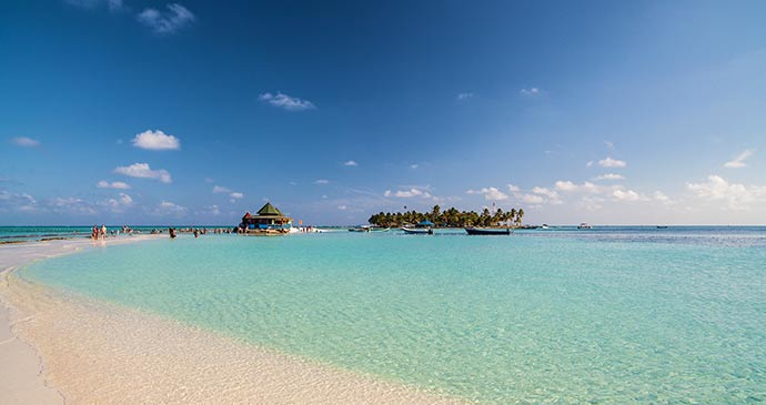 El Acuario San Andres Colombia by pipojackman, Shutterstock