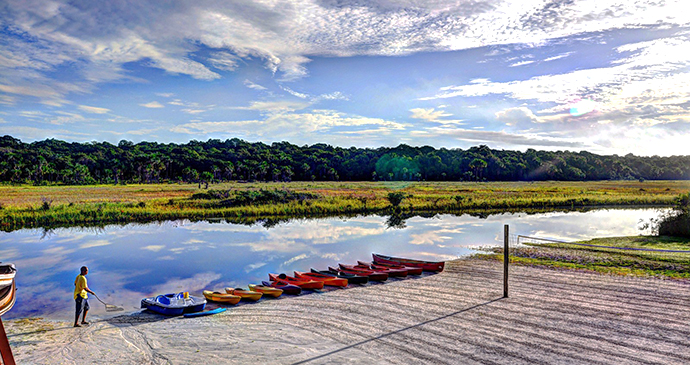 Arrowpoint resort guyana by Marco Farouk-Basir, Wikimedia Commons