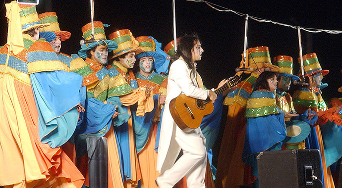 Murga, Carnaval, Uruguay by Jimmy Baikovicius, Wikimedia Commons