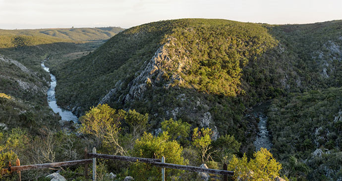 Quebrada de los Cuervos Uruguay by Tornasoloriental, Wikimedia Commons