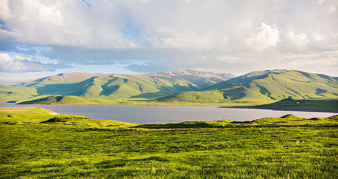 Spandaryan Reservoir Armenia © Sun Shine, Shutterstock
