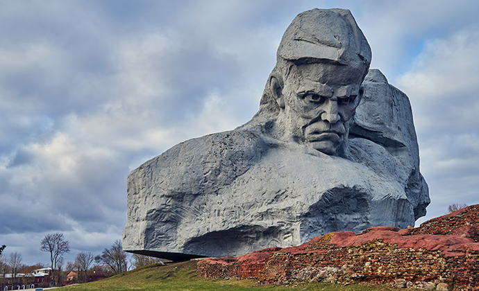 hero fortress Brest Fortress Belarus Europe by Alexxx1979 Wikimedia Commons