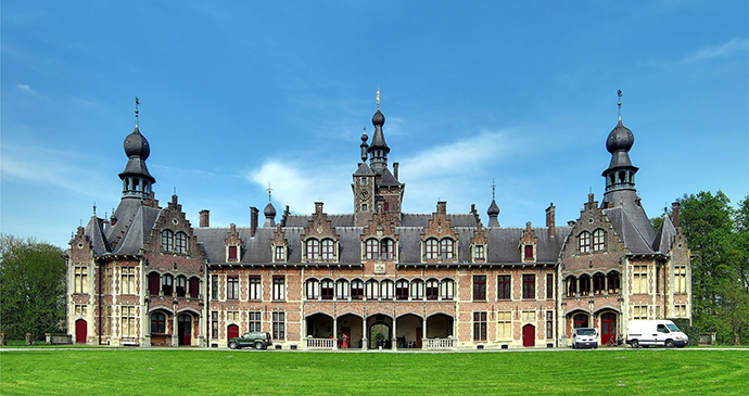 Ooidunk Castle Flanders Belgium by Velvet, Wikimedia Commons