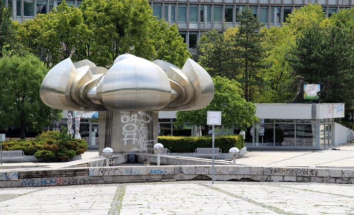 Friendship Flower Statue Bratislava Slovakia by Fred Romero, Wikimedia Commons