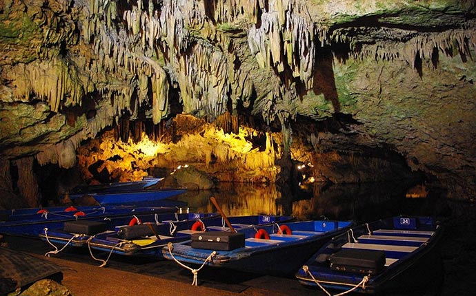 Diros Caves Peloponnese Greece by Koppi2, Wikimedia Commons