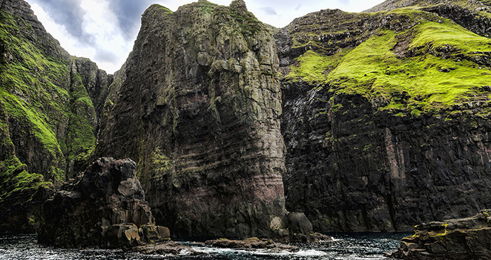 Vestmanna bird cliffs, Faroe Islands by Eydfinnur, Shutterstock