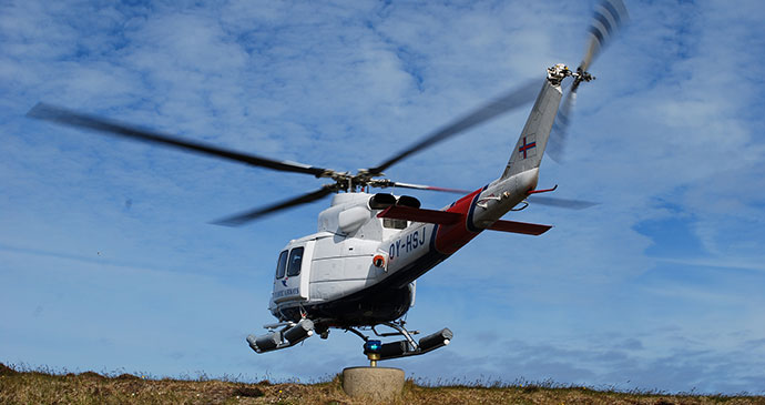 Helicopter Faroe Islands by Eric Christensen, Wikimedia Commons