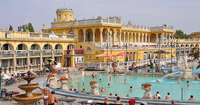 Széchenyi baths Budapest Hungary Marc Ryckaert/Naamsvermelding vereist, Wikimedia Commons