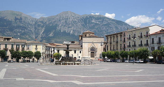 Piazza Garibaldi, Sulmona, Abruzzo, Luca Aless/Wikimedia Commons