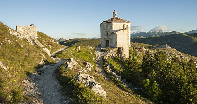 occa Calascio, Abruzzo, Italy, Teerayut Chaisarn/Dreamstime