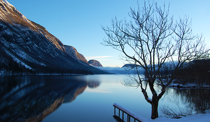 Lake Bohinj Jezero Slovenia by Smihael, Wikimedia Commons