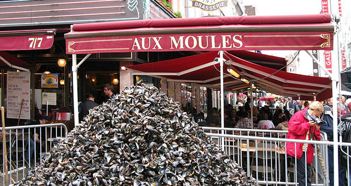 Aux Moules Lille France by Wikimedia Commons