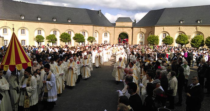 Dancing Procession Echternach Luxembourg © Laura Pidgley