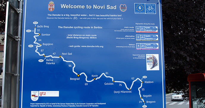 Danube cycle route, Novi Sad, Serbia by Mazbln, Wikimedia Commons