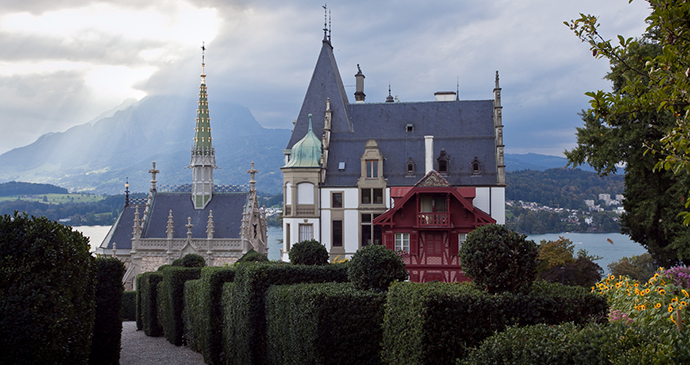 Meggenhorn Castle Switzerland by Insan0r2 Wikimedia Commons