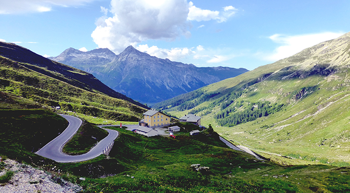 SplĂĽgen Pass Switzerland by Kit36a Wikimedia Commons best walking routes switzerland