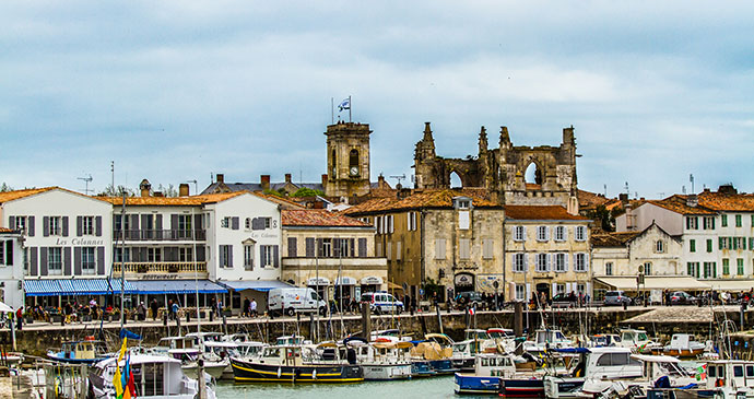 Île de Ré, The Vendée, France by Lumi re Du Temps, Wikimedia Commons 