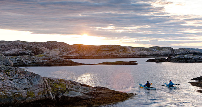 Kayaking in Bohuslän, Sweden © Henrik Trygg