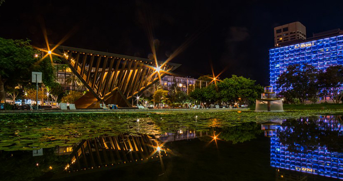 Rabin Square Tel Aviv Israel by חן חייק, Wikimedia Commons