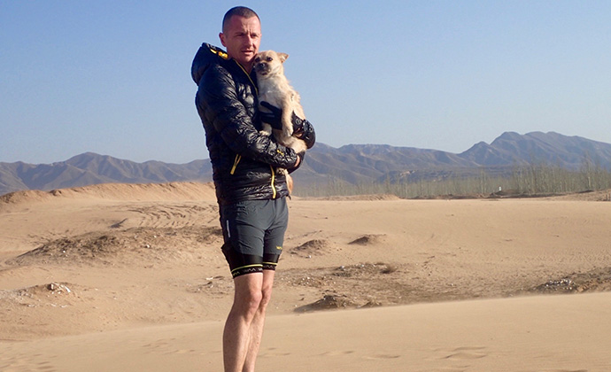 Dion and Gobi in the desert by @findinggobi