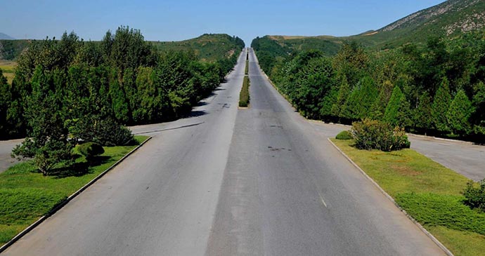 Highway between Pyongyang and Kaesong © North Korea Shane Dallas