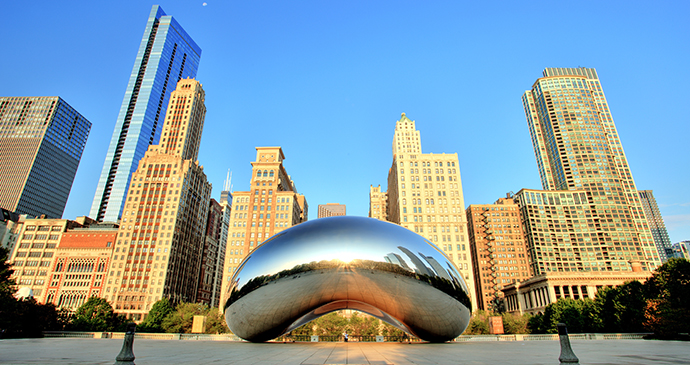 Cloud Gate Millennium Park Chicago USA by RomanSlavik.com/Shutterstock