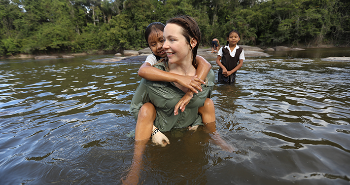 Pip with children of the Wai Wai tribe, Guyana © Peiman Zekavat