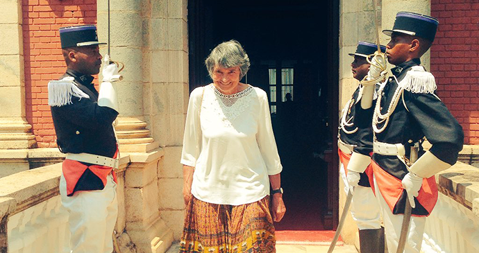 Hilary receiving her award, Madagascar © Présidence Madagascar