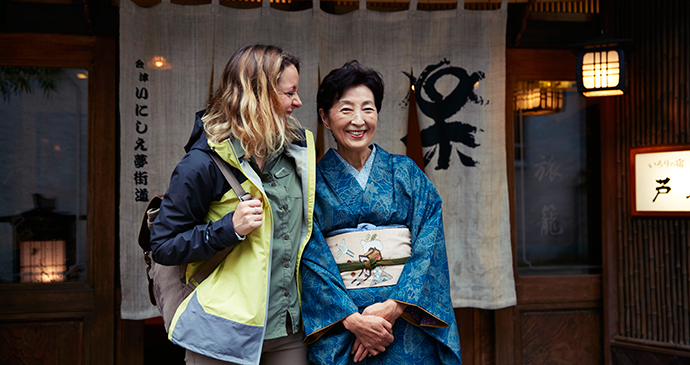 Pip Stewart travelling in Japan © Chinami Uematsu