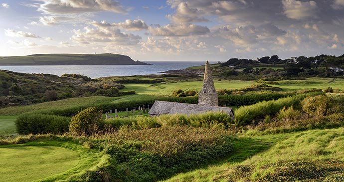 Daymer Bay and St Enodoc church © Helen Hotson, Shutterstock